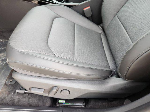 Photo of 2025 Snow White Pearl Kia Niro EV