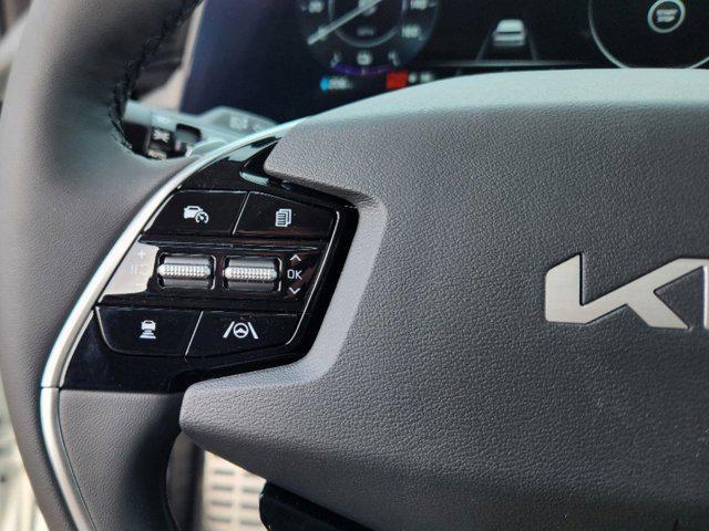 Photo of 2025 Snow White Pearl Kia Niro EV