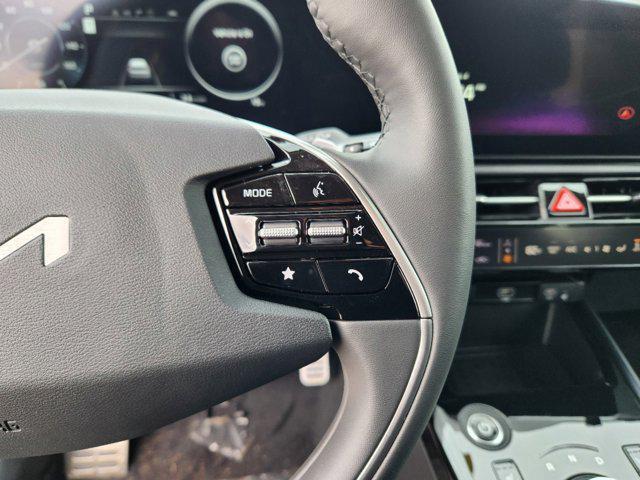 Photo of 2025 Snow White Pearl Kia Niro EV