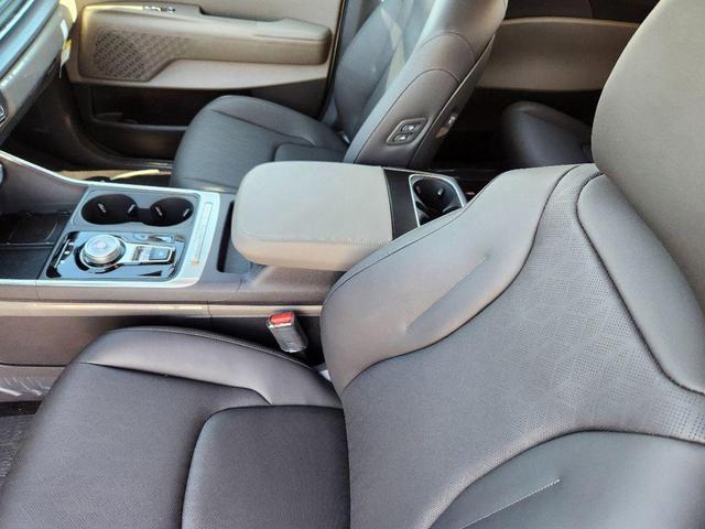 Photo of 2026 Snow White Pearl Kia Carnival Hybrid