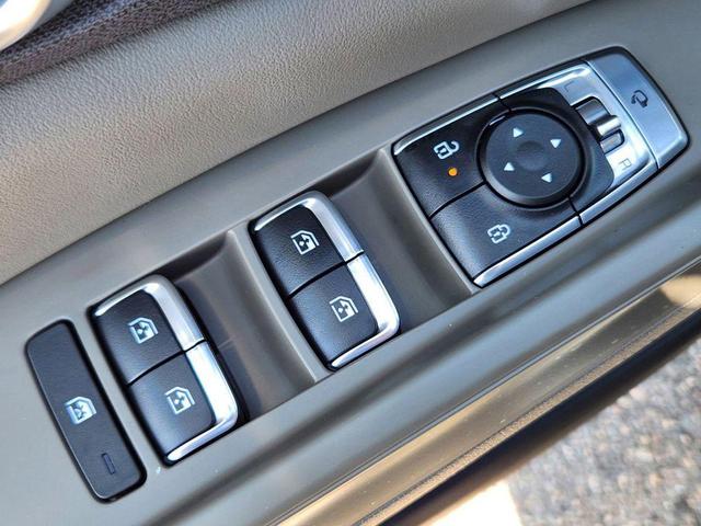 Photo of 2026 Snow White Pearl Kia Carnival Hybrid