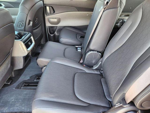 Photo of 2026 Snow White Pearl Kia Carnival Hybrid