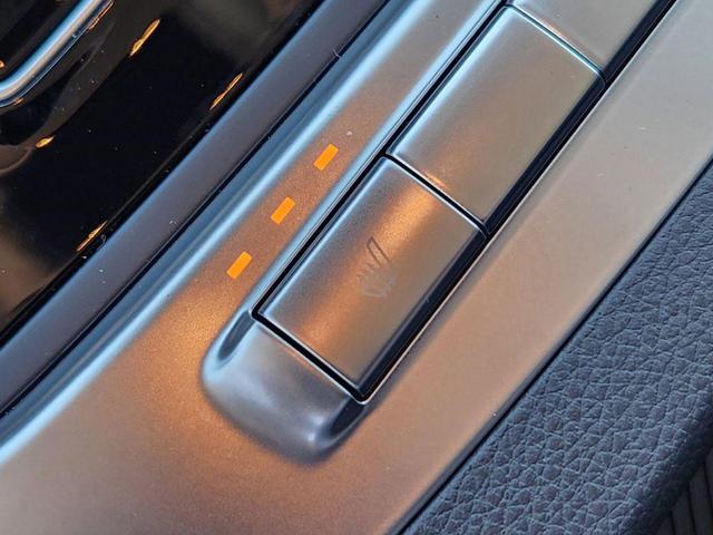 Photo of 2026 Snow White Pearl Kia Carnival Hybrid