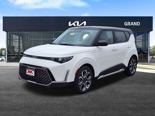 Photo of 2025 Clear White/Black Roof Kia Soul