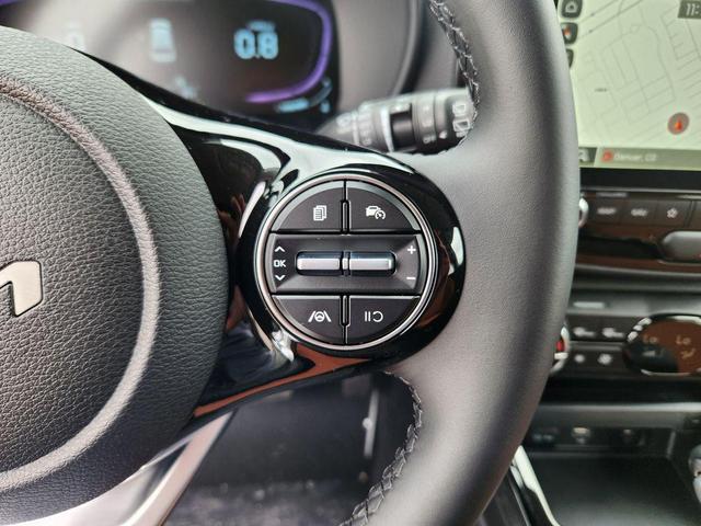 Photo of 2025 Clear White/Black Roof Kia Soul