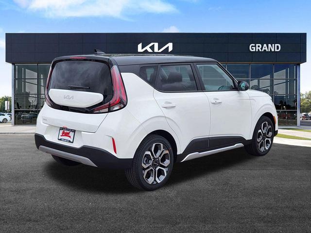 Photo of 2025 Clear White/Black Roof Kia Soul