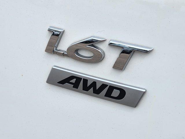 Photo of 2022 Lunar White Hyundai KONA