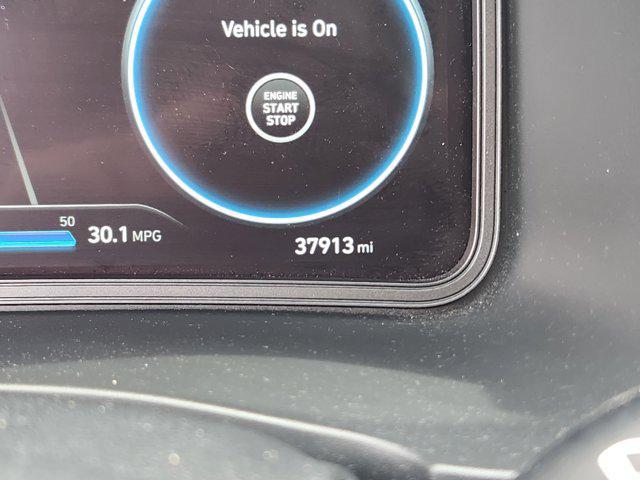 Photo of 2022 Lunar White Hyundai KONA