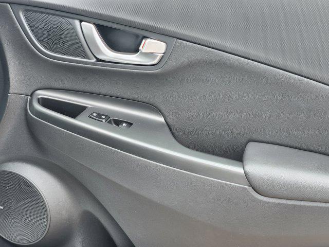 Photo of 2022 Lunar White Hyundai KONA