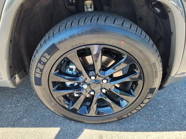 Photo of 2022 Sting-Gray Clearcoat Jeep Grand Cherokee