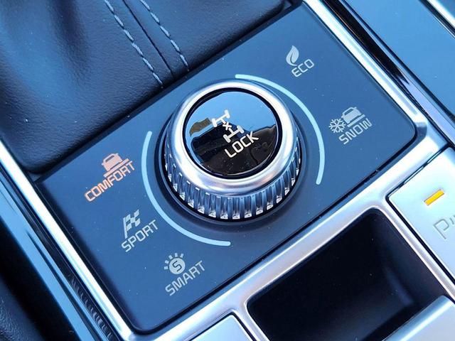 Photo of 2025 Glacial White Pearl Kia Telluride