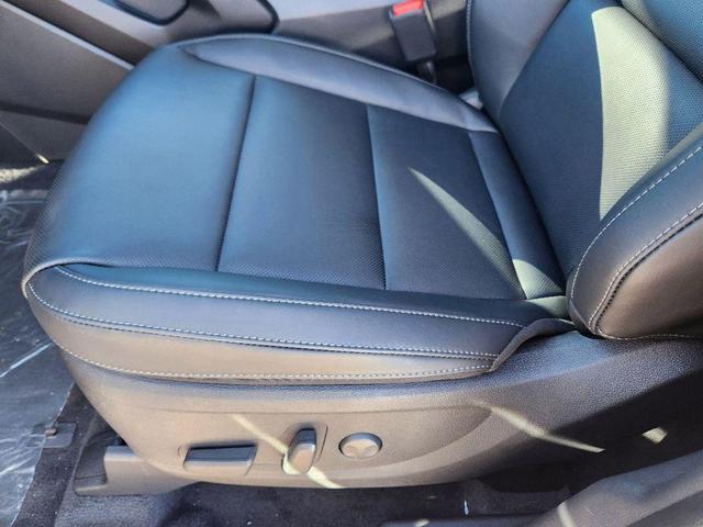 Photo of 2025 Glacial White Pearl Kia Telluride