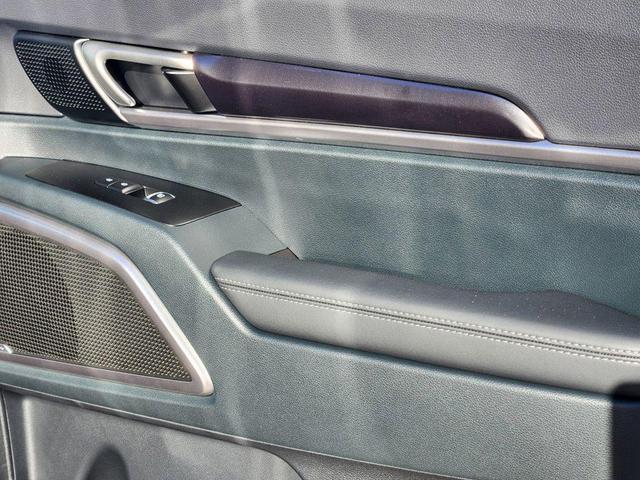 Photo of 2025 Glacial White Pearl Kia Telluride