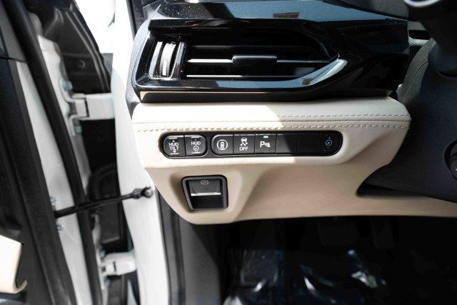 Photo of 2024 White Acura MDX