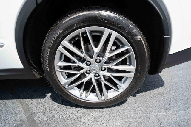 Photo of 2024 White Acura MDX