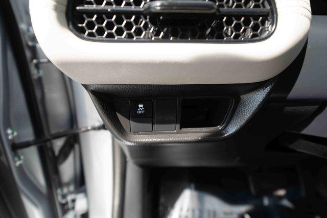 Photo of 2025 Lunar Silver Metallic Honda HR-V