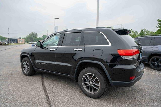 Photo of 2018 Diamond Black Crystal Pearlcoat Jeep Grand Cherokee