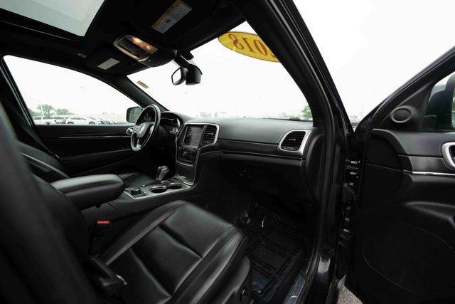 Photo of 2018 Diamond Black Crystal Pearlcoat Jeep Grand Cherokee