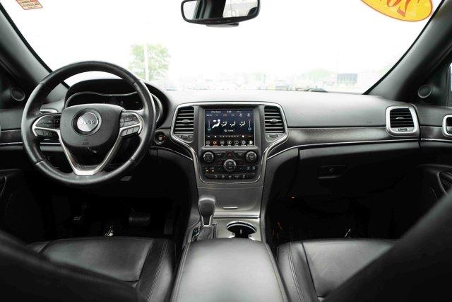 Photo of 2018 Diamond Black Crystal Pearlcoat Jeep Grand Cherokee