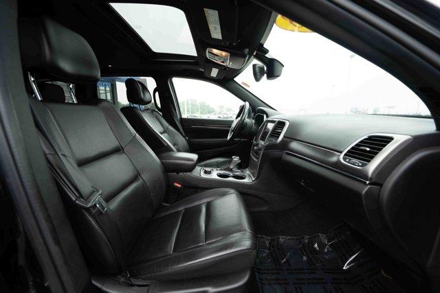 Photo of 2018 Diamond Black Crystal Pearlcoat Jeep Grand Cherokee