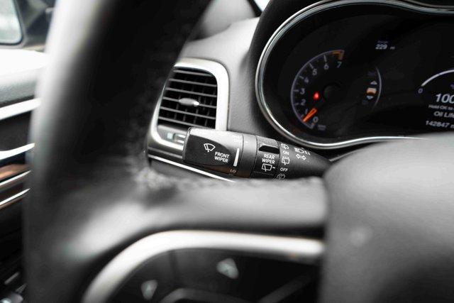 Photo of 2018 Diamond Black Crystal Pearlcoat Jeep Grand Cherokee