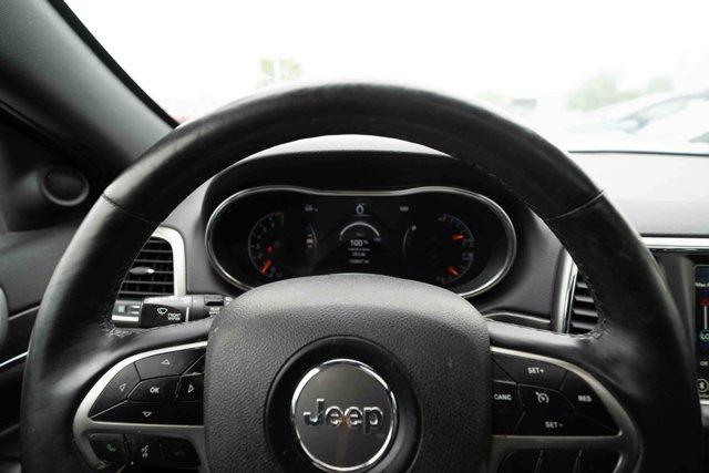 Photo of 2018 Diamond Black Crystal Pearlcoat Jeep Grand Cherokee