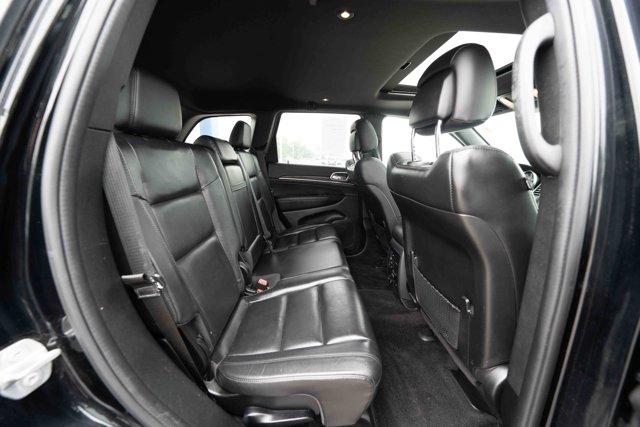 Photo of 2018 Diamond Black Crystal Pearlcoat Jeep Grand Cherokee