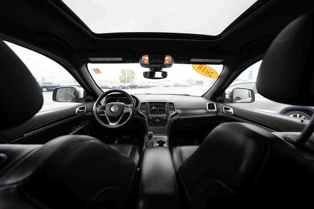 Photo of 2018 Diamond Black Crystal Pearlcoat Jeep Grand Cherokee