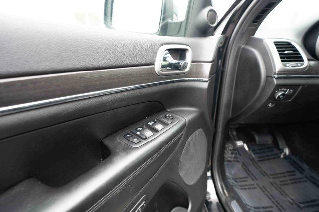 Photo of 2018 Diamond Black Crystal Pearlcoat Jeep Grand Cherokee