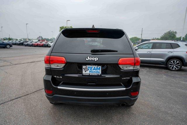 Photo of 2018 Diamond Black Crystal Pearlcoat Jeep Grand Cherokee