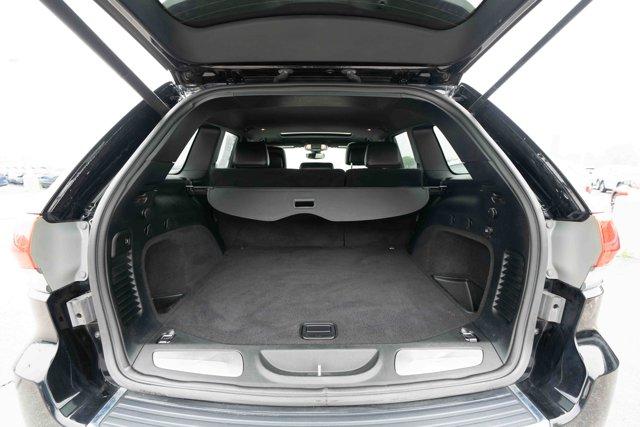 Photo of 2018 Diamond Black Crystal Pearlcoat Jeep Grand Cherokee