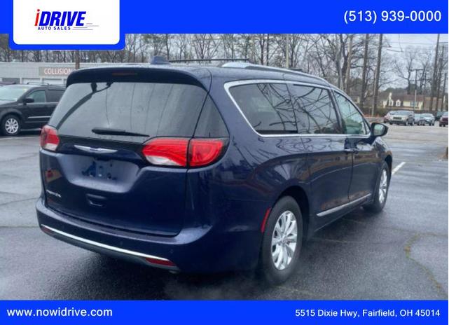 Photo of 2018 Blue Chrysler Pacifica
