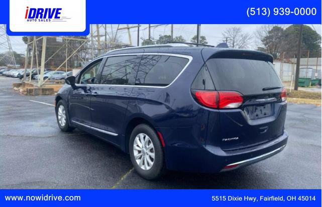 Photo of 2018 Blue Chrysler Pacifica