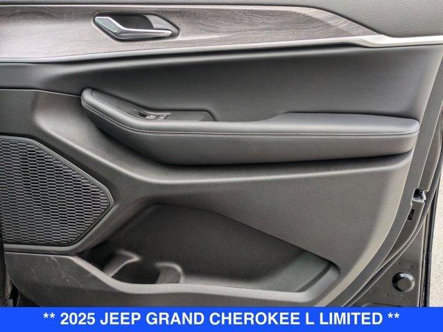 Photo of 2025 Diamond Black Jeep Grand Cherokee L
