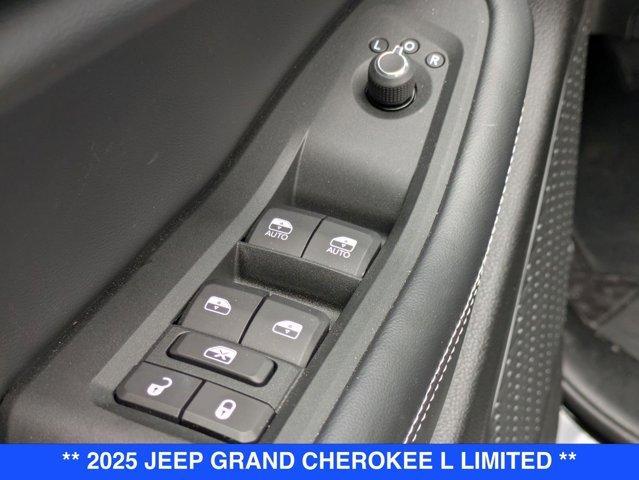 Photo of 2025 Diamond Black Jeep Grand Cherokee L