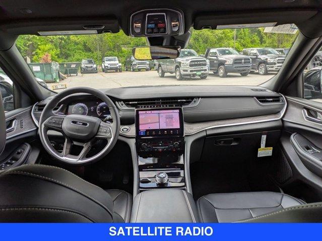 Photo of 2025 Diamond Black Jeep Grand Cherokee L