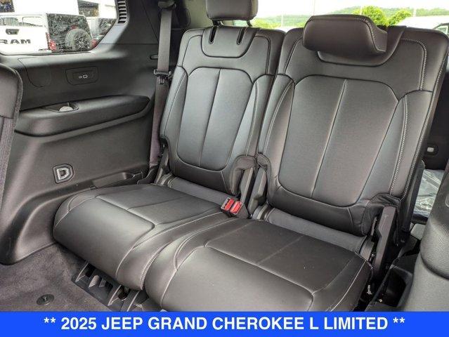 Photo of 2025 Diamond Black Jeep Grand Cherokee L