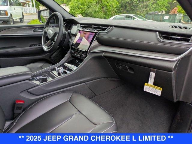 Photo of 2025 Diamond Black Jeep Grand Cherokee L