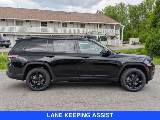Photo of 2025 Diamond Black Jeep Grand Cherokee L