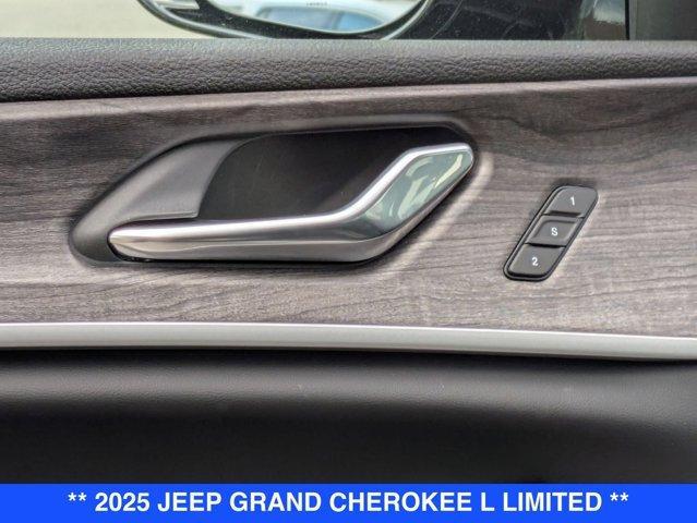 Photo of 2025 Diamond Black Jeep Grand Cherokee L