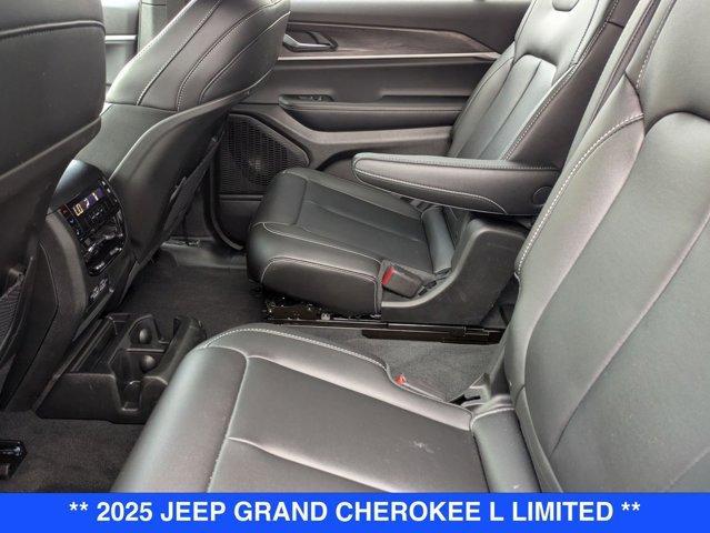 Photo of 2025 Diamond Black Jeep Grand Cherokee L
