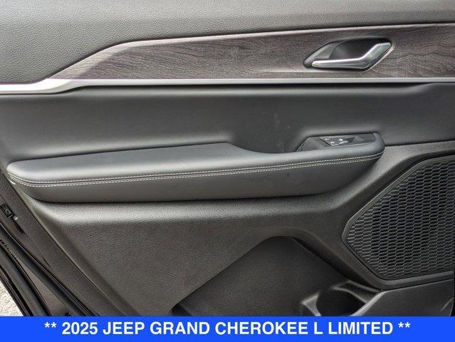 Photo of 2025 Diamond Black Jeep Grand Cherokee L