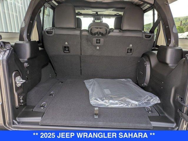 Photo of 2025 Granite Crystal Clearcoat Metallic Jeep Wrangler