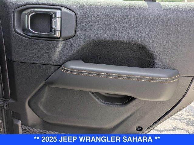 Photo of 2025 Granite Crystal Clearcoat Metallic Jeep Wrangler