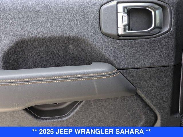 Photo of 2025 Granite Crystal Clearcoat Metallic Jeep Wrangler