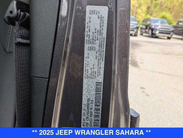 Photo of 2025 Granite Crystal Clearcoat Metallic Jeep Wrangler