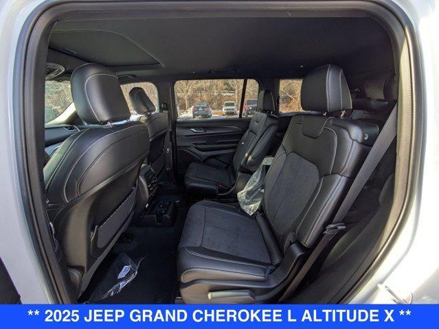 Photo of 2025 Bright White Clearcoat Jeep Grand Cherokee L