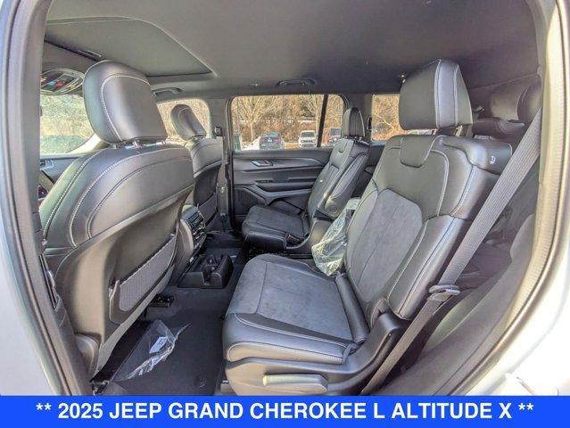 Photo of 2025 Bright White Clearcoat Jeep Grand Cherokee L