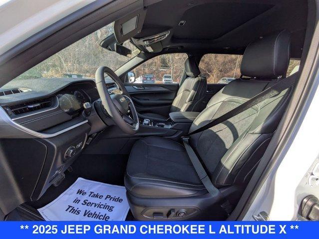 Photo of 2025 Bright White Clearcoat Jeep Grand Cherokee L