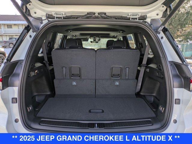 Photo of 2025 Bright White Clearcoat Jeep Grand Cherokee L